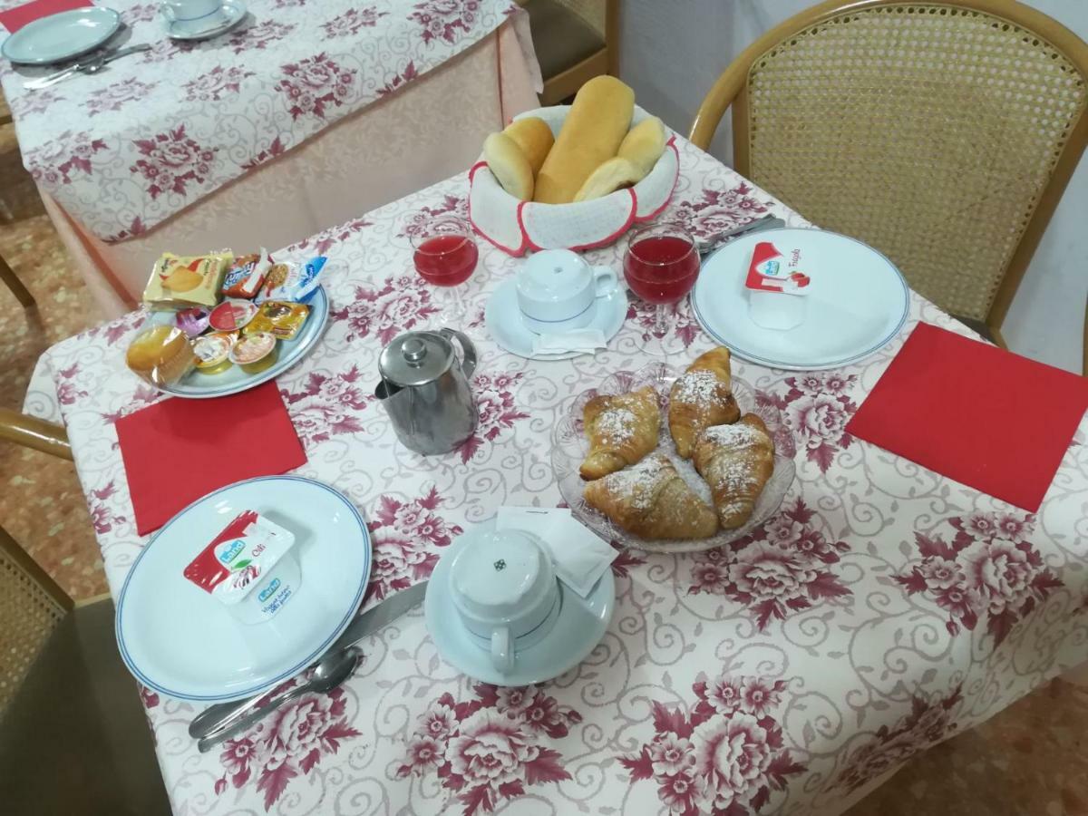 Hotel Olimpia Alassio Buitenkant foto