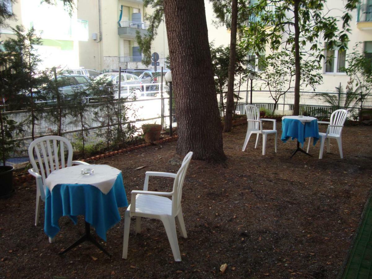 Hotel Olimpia Alassio Buitenkant foto